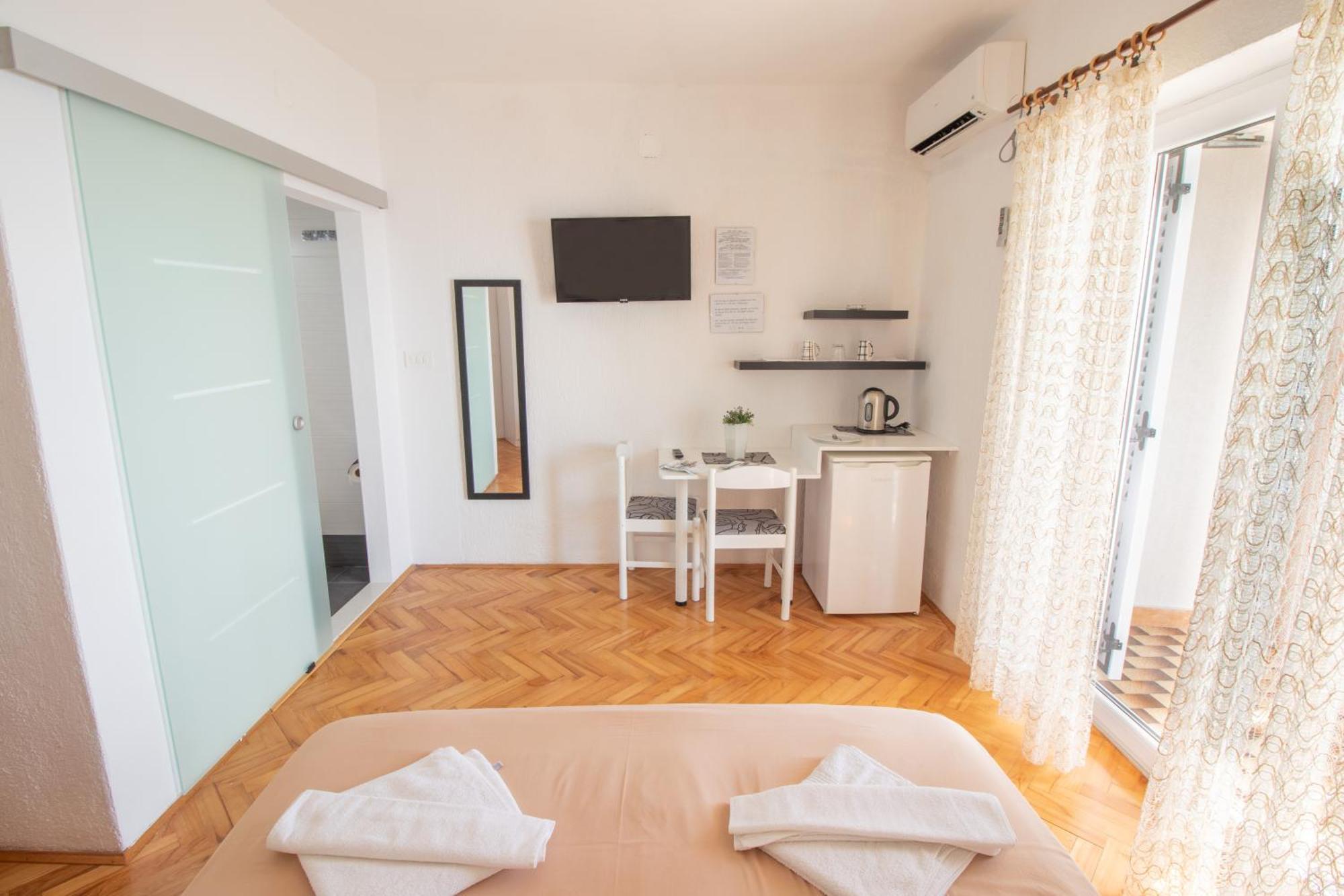 Hotel Plaza 2 à Sveti Juraj Extérieur photo
